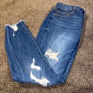 Refuge Blue Jeans w semi rips